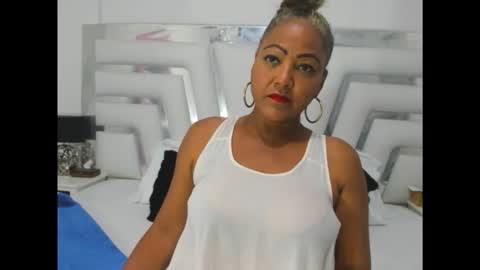 Snapshot of saraajhons chatting on 11/14/25, 08:29 Sara online show from 11/14/25, 08:29