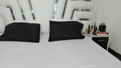 Snapshot of saraajhons chatting on 11/27/25, 11:29 Sara online show from 11/27/25, 11:29