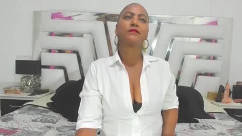 Snapshot of saraajhons chatting on 11/28/25, 09:06 Sara online show from 11/28/25, 09:06