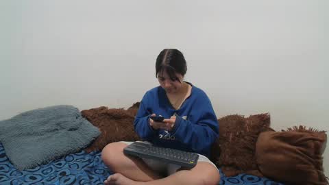 Snapshot of saraandthomas chatting on 10/05/25, 01:37 sara and thomas online show from 10/05/25, 01:37