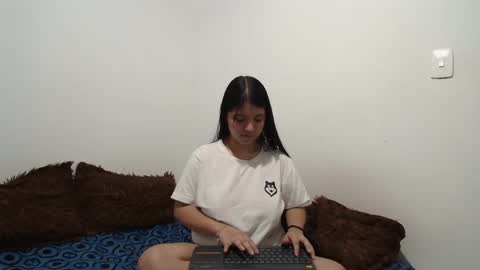 Snapshot of saraandthomas chatting on 10/06/25, 10:07 sara and thomas online show from 10/06/25, 10:07