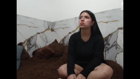 Snapshot of saraandthomas chatting on 11/13/25, 09:03 sara and thomas online show from 11/13/25, 09:03