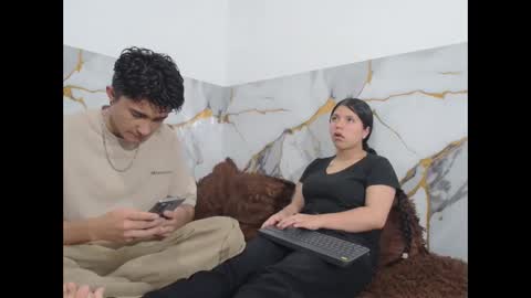 Snapshot of saraandthomas chatting on 11/22/25, 10:09 sara and thomas online show from 11/22/25, 10:09