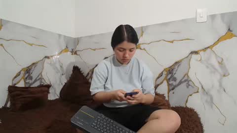 Snapshot of saraandthomas chatting on 12/14/25, 06:12 sara and thomas online show from 12/14/25, 06:12