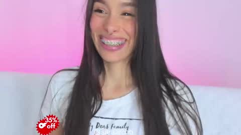 Snapshot of saraarchbould chatting on 10/20/25, 05:13 Sara online show from 10/20/25, 05:13