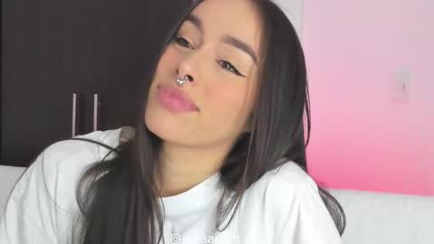 Snapshot of saraarchbould chatting on 10/31/25, 08:43 Sara online show from 10/31/25, 08:43