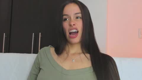 Snapshot of saraarchbould chatting on 11/19/25, 08:31 Sara online show from 11/19/25, 08:31