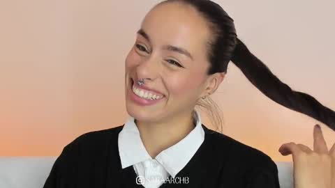 Sara online show from 05/18/26, 04:18