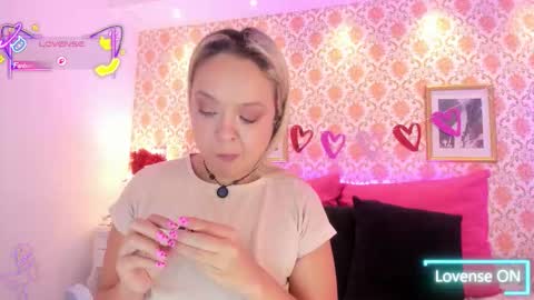Snapshot of saraavila_ chatting on 02/15/26, 10:17 SaraAvila online show from 02/15/26, 10:17