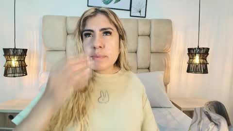 sarablonde_t online show from 05/25/26, 11:00