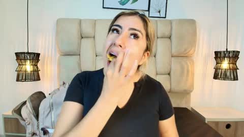 sarablonde_t online show from 06/07/26, 04:11