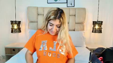 sarablonde_t online show from 07/01/26, 04:40