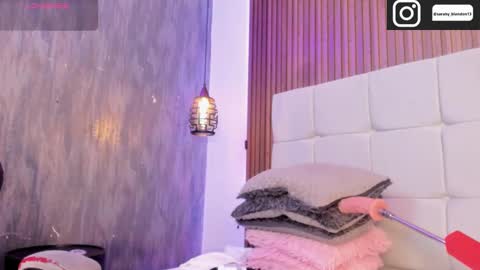 Snapshot of saraby_blandon chatting on 11/15/25, 10:45 online show from 11/15/25, 10:45