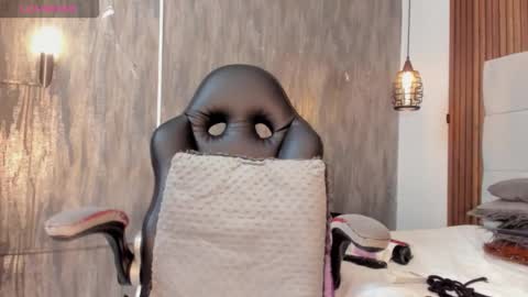 Snapshot of saraby_blandon chatting on 11/27/25, 11:23 online show from 11/27/25, 11:23