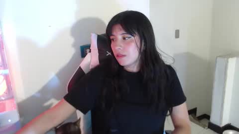 Snapshot of saracony chatting on 05/27/26, 01:57 saracony online show from 05/27/26, 01:57