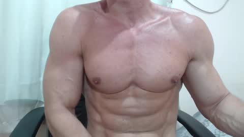 Snapshot of saradorj92 chatting on 11/16/25, 01:44 saradorj92 online show from 11/16/25, 01:44