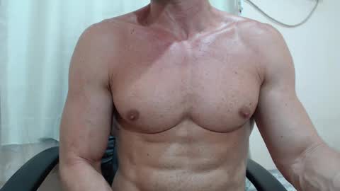 Snapshot of saradorj92 chatting on 11/23/25, 05:35 saradorj92 online show from 11/23/25, 05:35