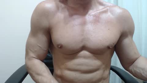 Snapshot of saradorj92 chatting on 12/14/25, 01:11 saradorj92 online show from 12/14/25, 01:11