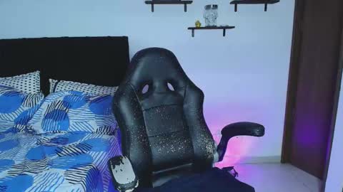 Sara online show from 10/24/25, 04:20