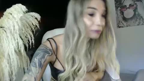 CALL ME LOVE SARITA online show from 10/20/25, 08:53