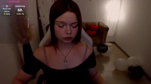 Snapshot of sarah__babyyy chatting on 10/24/25, 10:22 Sarah online show from 10/24/25, 10:22