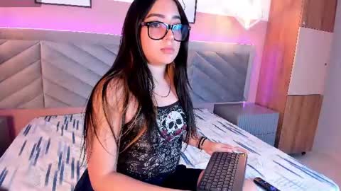 sarah__smith__ online show from 07/14/26, 09:31