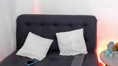 Sarah Redhair  Nicolle Black hair  online show from 12/19/24, 03:18