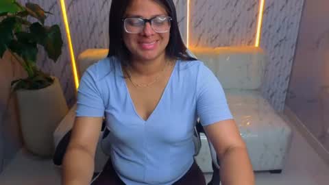 sarah_bay_tx online show from 06/17/26, 07:48