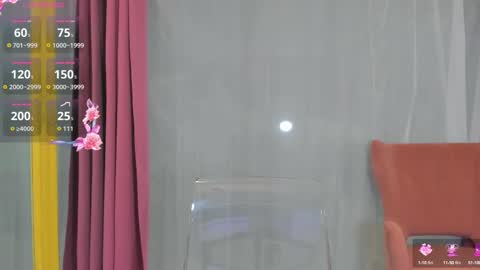 Snapshot of sarah_blake_ chatting on 10/07/25, 08:44 Sara online show from 10/07/25, 08:44