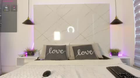Snapshot of sarah_collens_ chatting on 05/30/26, 12:02 sarah_collens_ online show from 05/30/26, 12:02