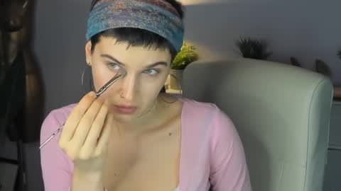 Sarah online show from 10/21/25, 01:45