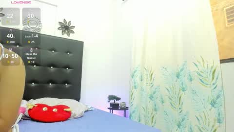 sarah_lowee online show from 09/25/25, 06:22