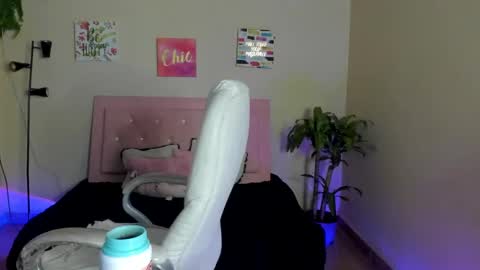 Sarah Ramirez online show from 02/12/25, 11:29