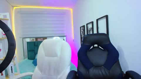 Sarah Ramirez online show from 09/19/25, 12:02