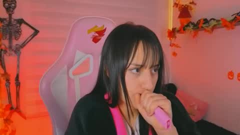 Sarah Ramirez online show from 10/16/25, 08:15