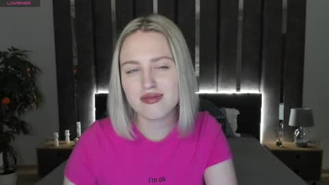 Sarah online show from 12/12/24, 01:10