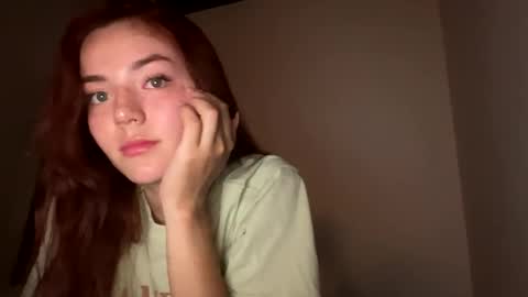 Snapshot of sarah_swtt chatting on 01/04/25, 04:44 - next broadcast 28 nov  7 pm Col online show from 01/04/25, 04:44