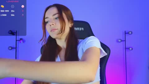 Snapshot of sarah_swtt chatting on 01/19/25, 03:39 - next broadcast 28 nov  7 pm Col online show from 01/19/25, 03:39