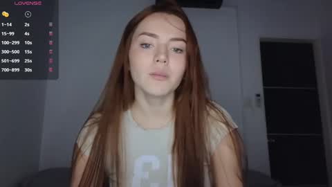 Snapshot of sarah_swtt chatting on 02/19/25, 04:12 - next broadcast 28 nov  7 pm Col online show from 02/19/25, 04:12