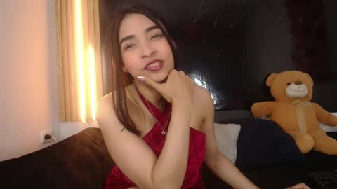 Snapshot of sarahajhoness chatting on 05/11/26, 09:45 sarahajhoness online show from 05/11/26, 09:45