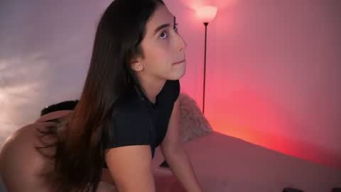 Snapshot of sarahbrooks_ chatting on 06/09/26, 01:39 Sarah and Erik online show from 06/09/26, 01:39