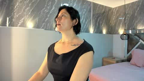 Snapshot of sarahdeyvis chatting on 01/03/25, 01:58 Sarah Deyvis online show from 01/03/25, 01:58