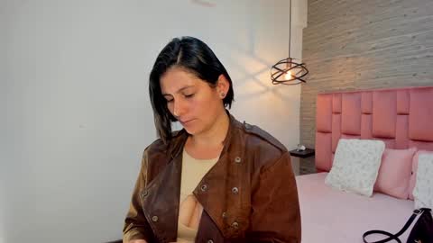 Snapshot of sarahdeyvis chatting on 01/12/25, 01:37 Sarah Deyvis online show from 01/12/25, 01:37