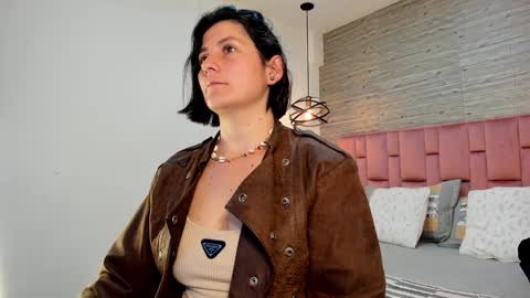 Snapshot of sarahdeyvis chatting on 01/23/25, 01:56 Sarah Deyvis online show from 01/23/25, 01:56