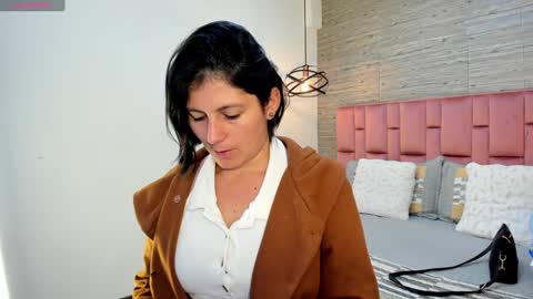Snapshot of sarahdeyvis chatting on 01/27/25, 01:09 Sarah Deyvis online show from 01/27/25, 01:09