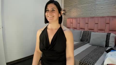 Snapshot of sarahdeyvis chatting on 02/21/25, 10:37 Sarah Deyvis online show from 02/21/25, 10:37