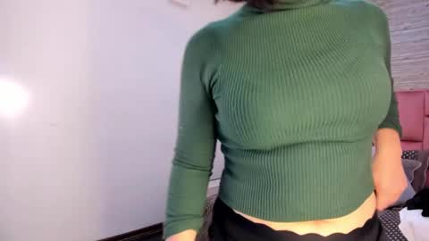 Snapshot of sarahdeyvis chatting on 03/10/25, 01:10 Sarah Deyvis online show from 03/10/25, 01:10