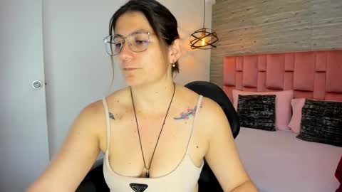 Snapshot of sarahdeyvis chatting on 09/08/25, 02:38 Sarah Deyvis online show from 09/08/25, 02:38