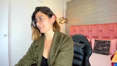 Snapshot of sarahdeyvis chatting on 09/09/25, 02:49 Sarah Deyvis online show from 09/09/25, 02:49