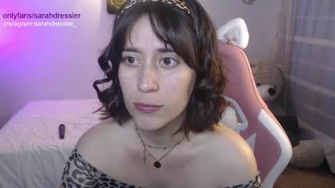 Snapshot of sarahdressler chatting on 02/11/25, 11:01 sarahdressler online show from 02/11/25, 11:01